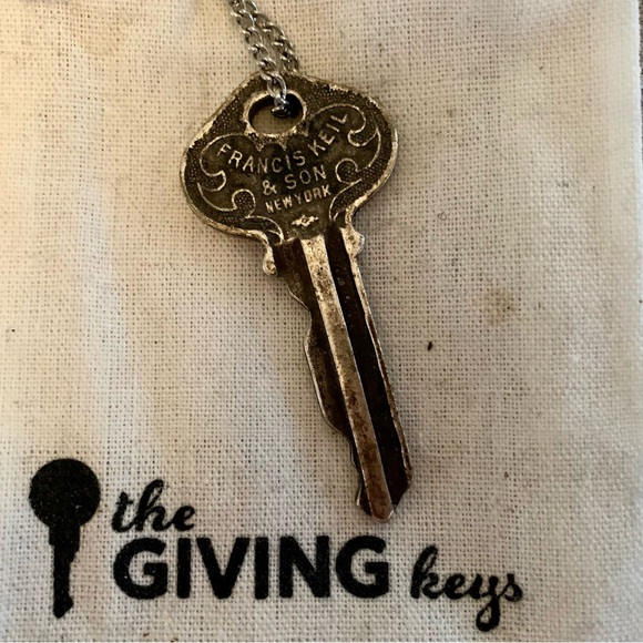 The Giving Key SHINE Necklace NEW - Picture 3 of 4